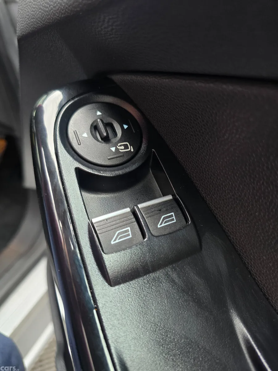 Ford Fiesta Hatchback, Petrol, 2015, Silver