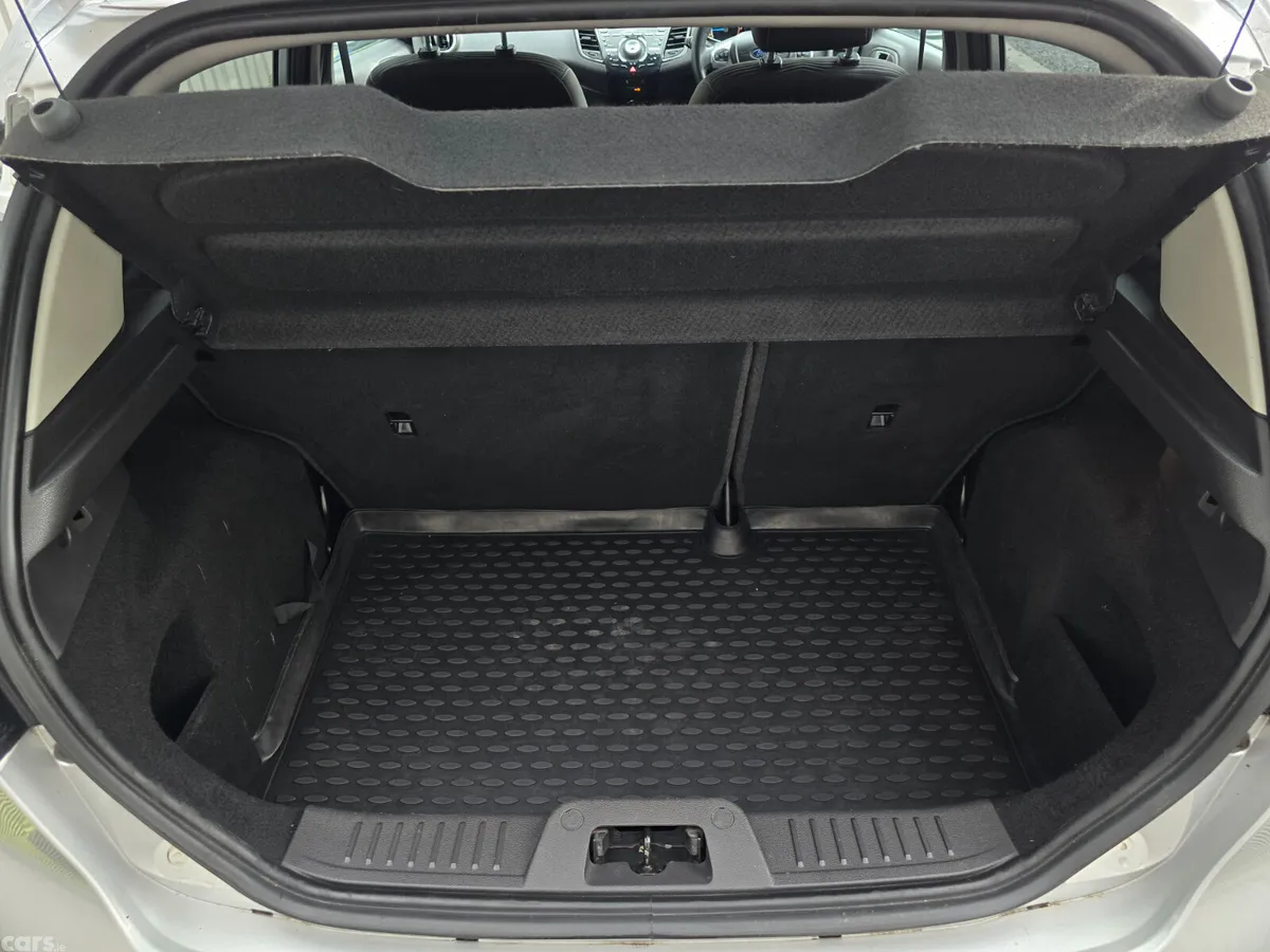 Ford Fiesta Hatchback, Petrol, 2015, Silver