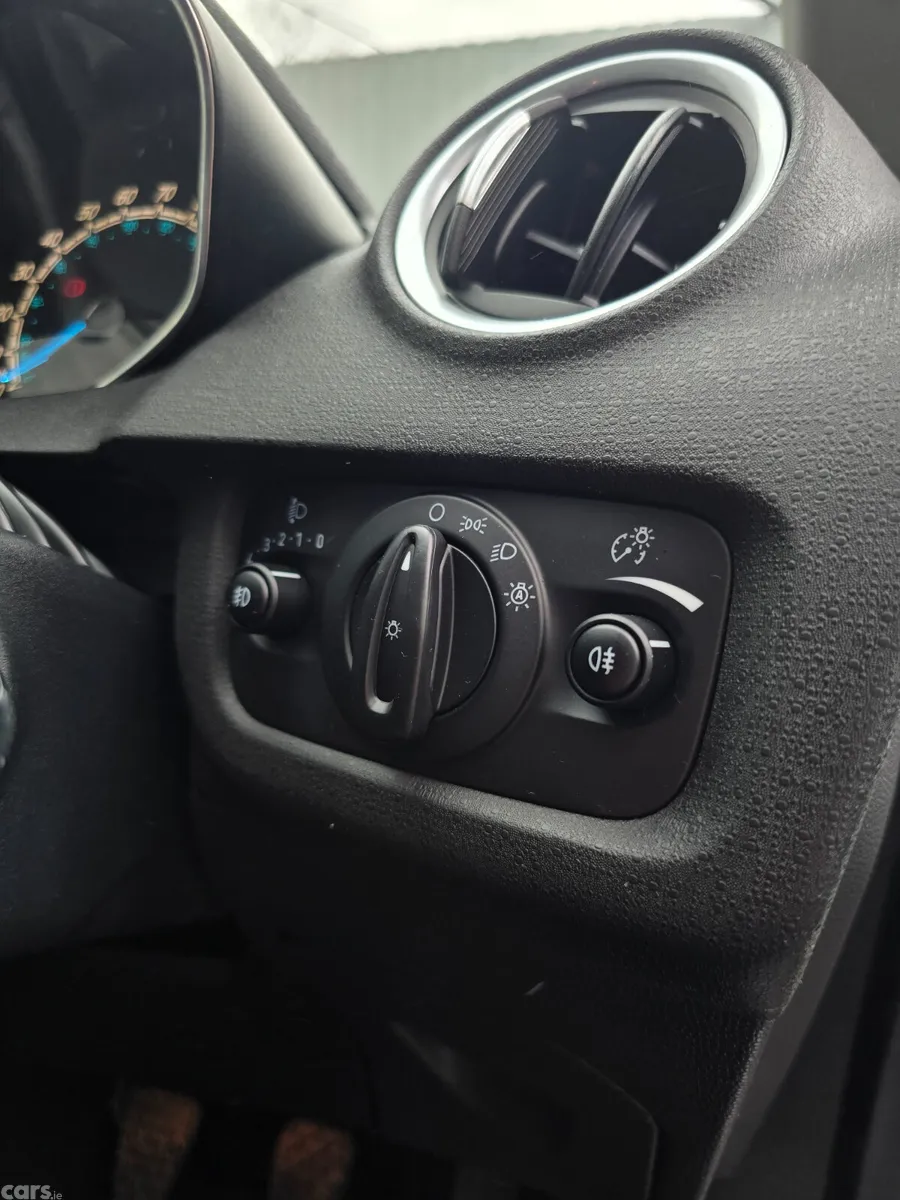 Ford Fiesta Hatchback, Petrol, 2015, Silver