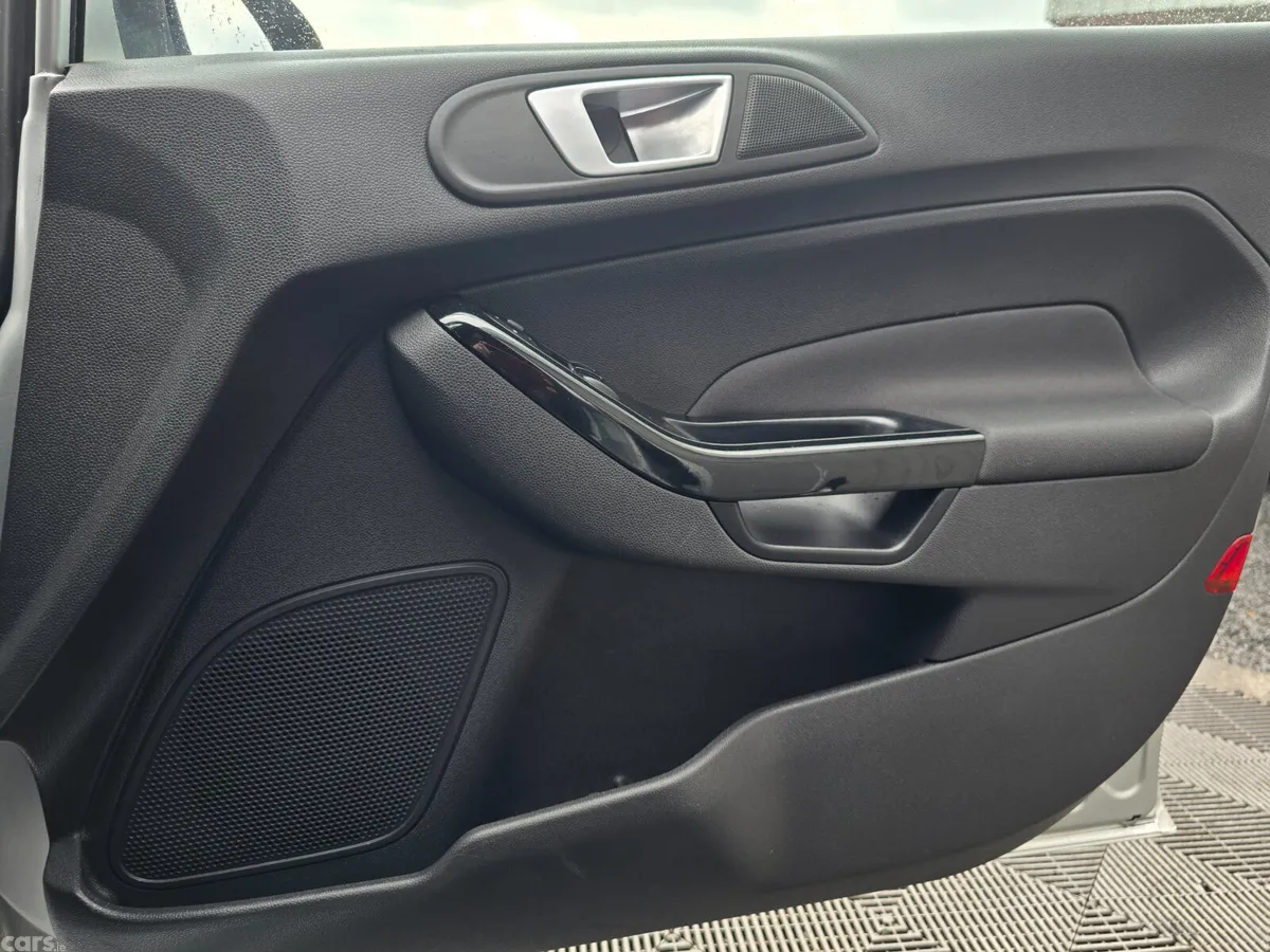Ford Fiesta Hatchback, Petrol, 2015, Silver