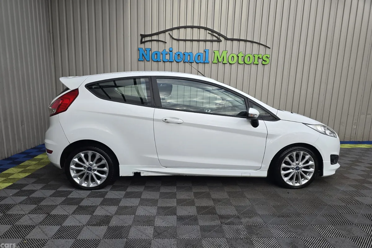 Ford Fiesta Hatchback, Petrol, 2015, White