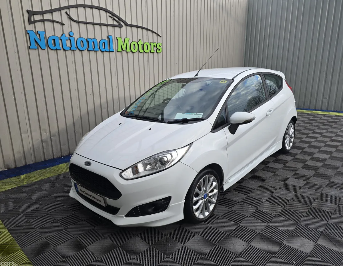 Ford Fiesta Hatchback, Petrol, 2015, White