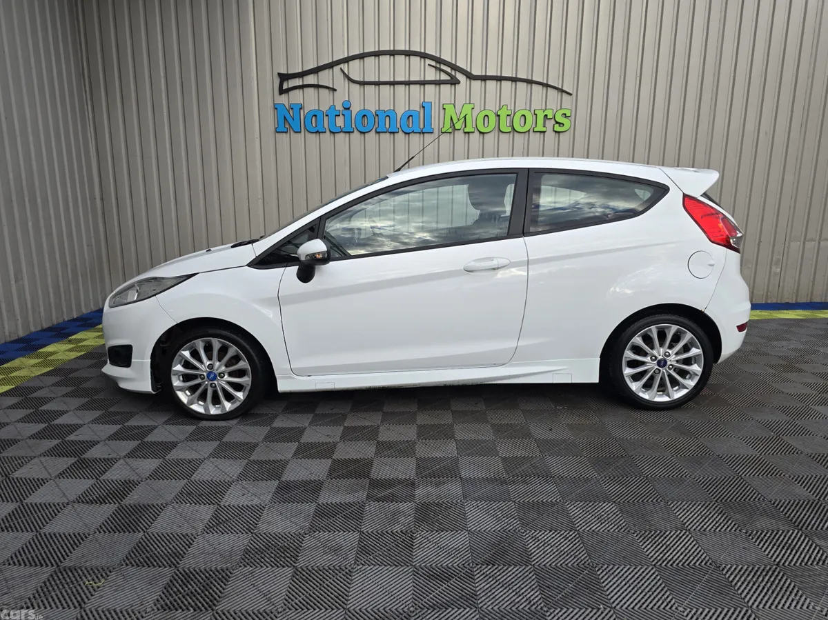 Ford Fiesta Hatchback, Petrol, 2015, White