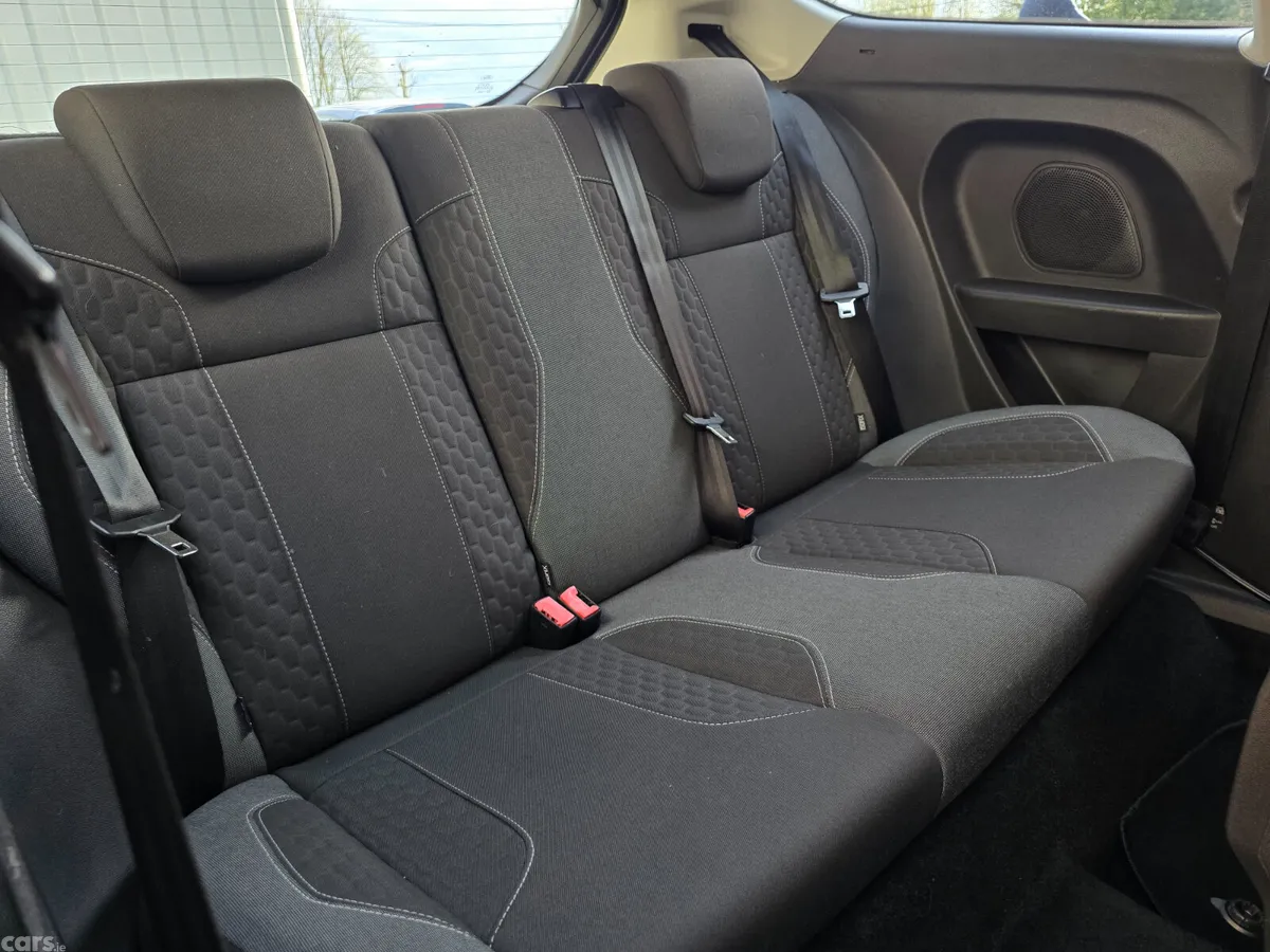 Ford Fiesta Hatchback, Petrol, 2015, White