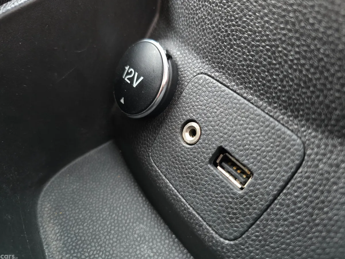 Ford Fiesta Hatchback, Petrol, 2015, White