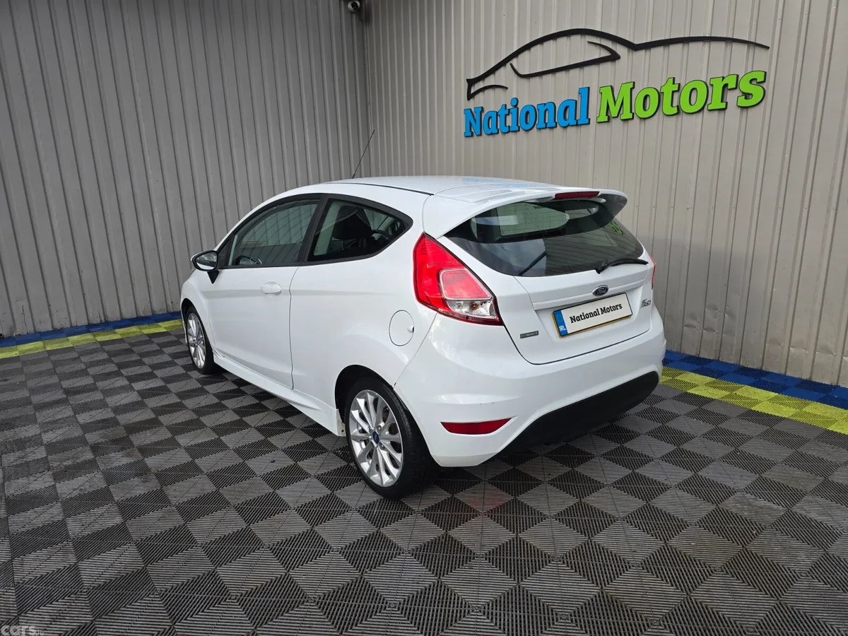 Ford Fiesta Hatchback, Petrol, 2015, White