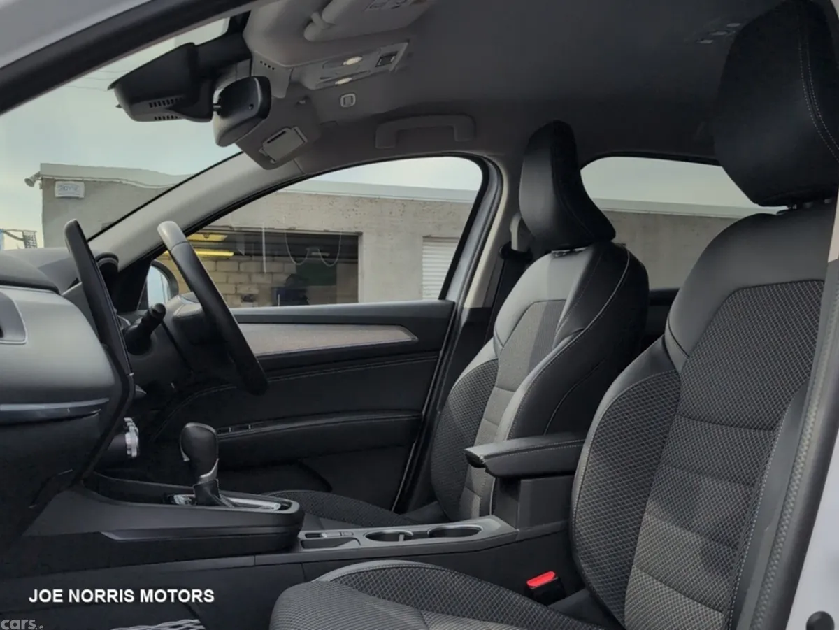 Renault Arkana Hatchback, Petrol, 2022, White