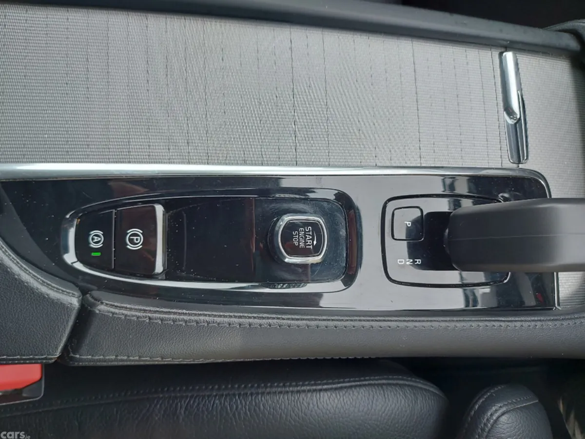 Volvo XC90 MPV, Petrol Plug-in Hybrid, 2023, Blue