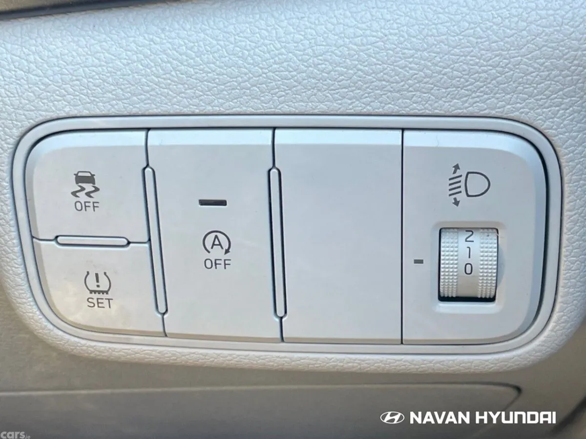 Hyundai i20 Hatchback, Petrol, 2023, Grey