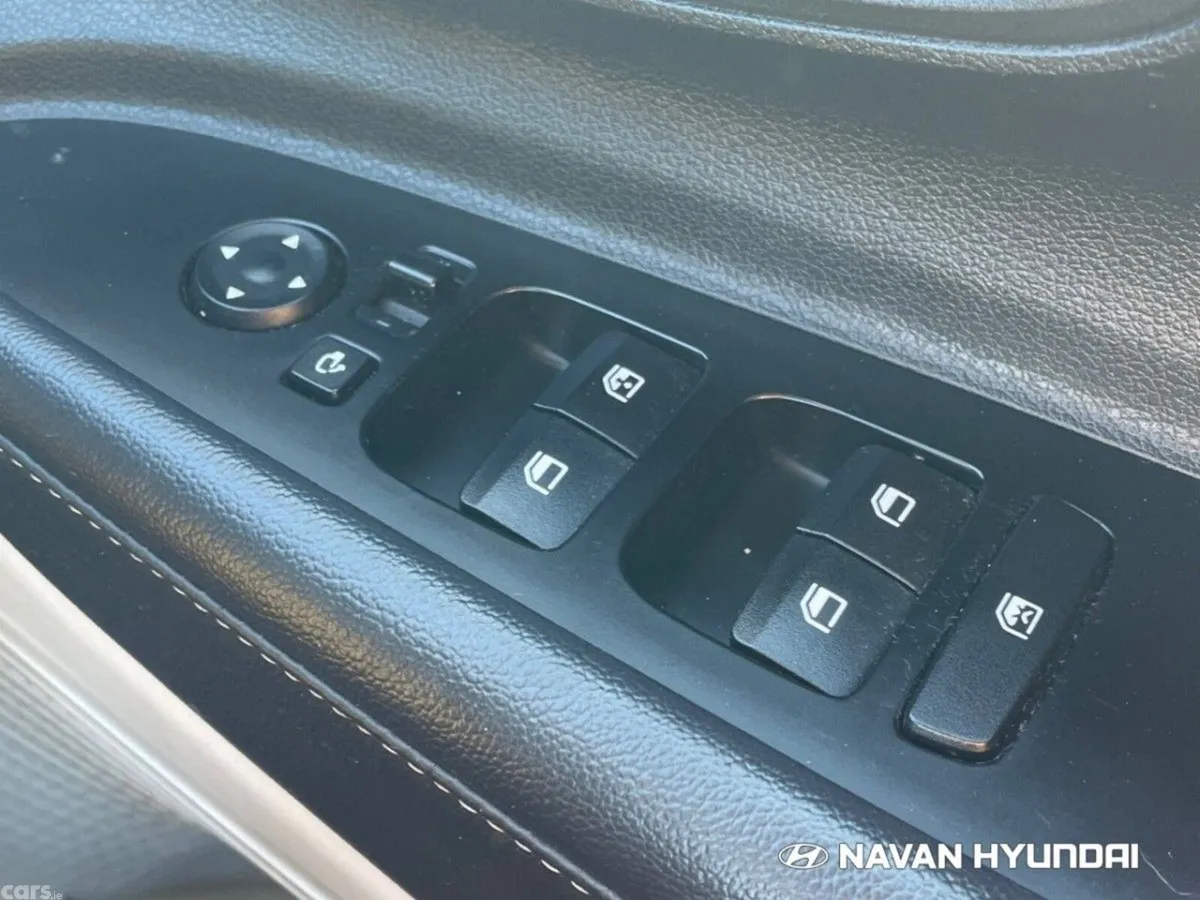 Hyundai i20 Hatchback, Petrol, 2023, Grey