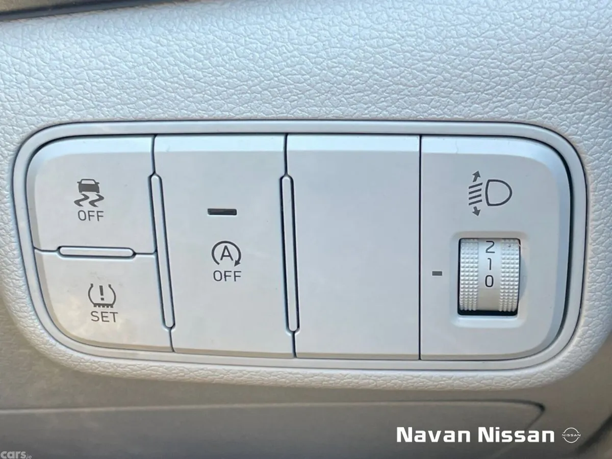 Hyundai i20 Hatchback, Petrol, 2023, Grey