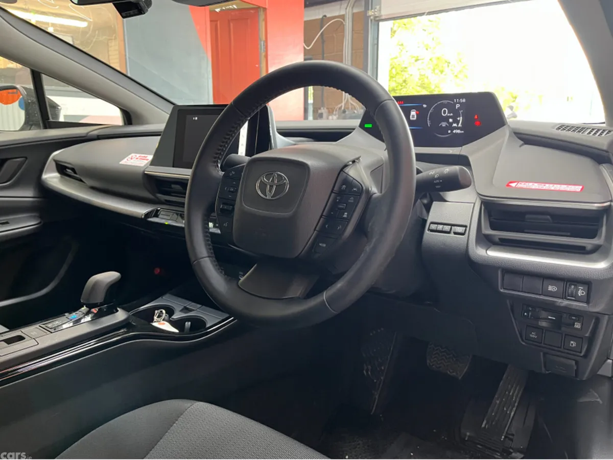 Toyota Prius Estate, Petrol, 2025, Silver