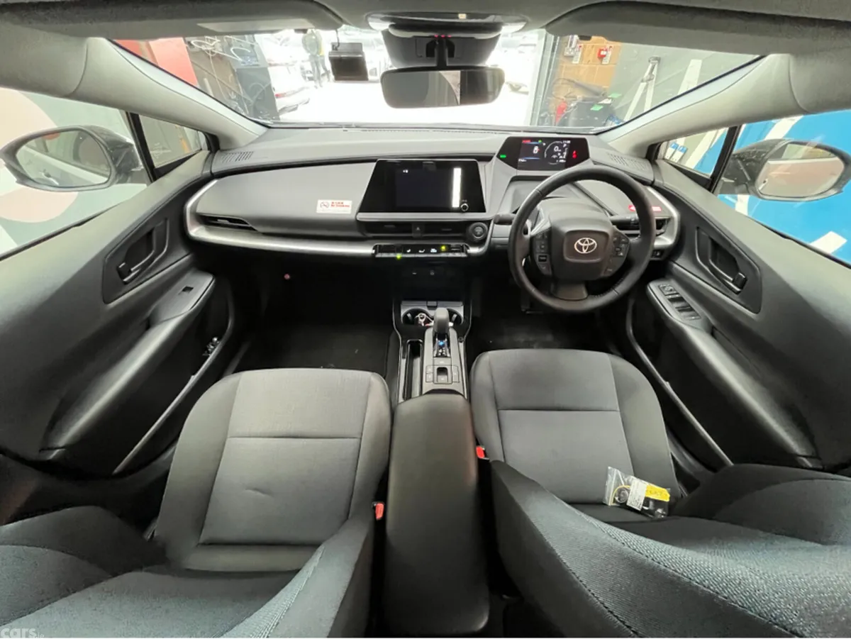 Toyota Prius Estate, Petrol, 2025, Silver