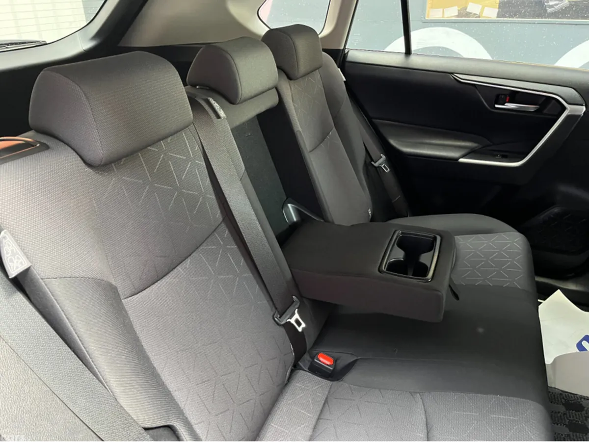 Toyota RAV4 SUV, Petrol Hybrid, 2023, Blue