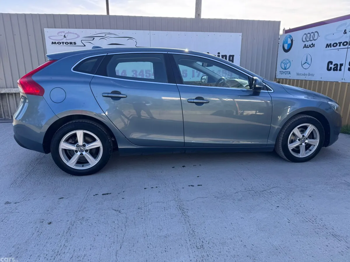 Volvo V40 Hatchback, Diesel, 2014, Blue