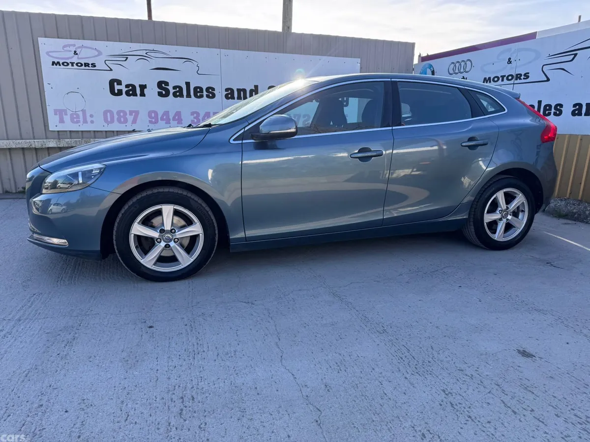 Volvo V40 Hatchback, Diesel, 2014, Blue