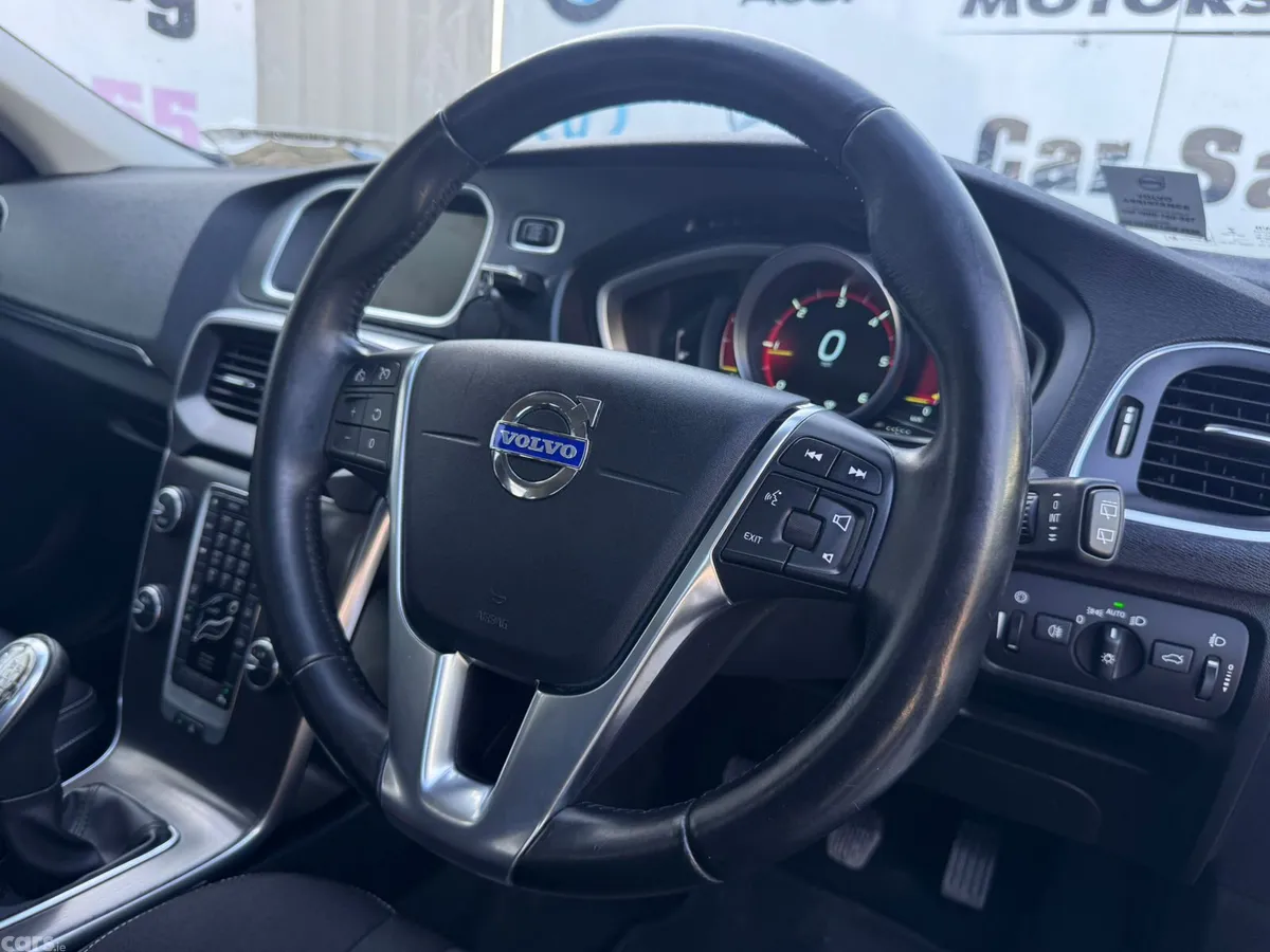 Volvo V40 Hatchback, Diesel, 2014, Blue