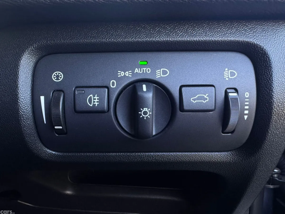Volvo V40 Hatchback, Diesel, 2014, Blue