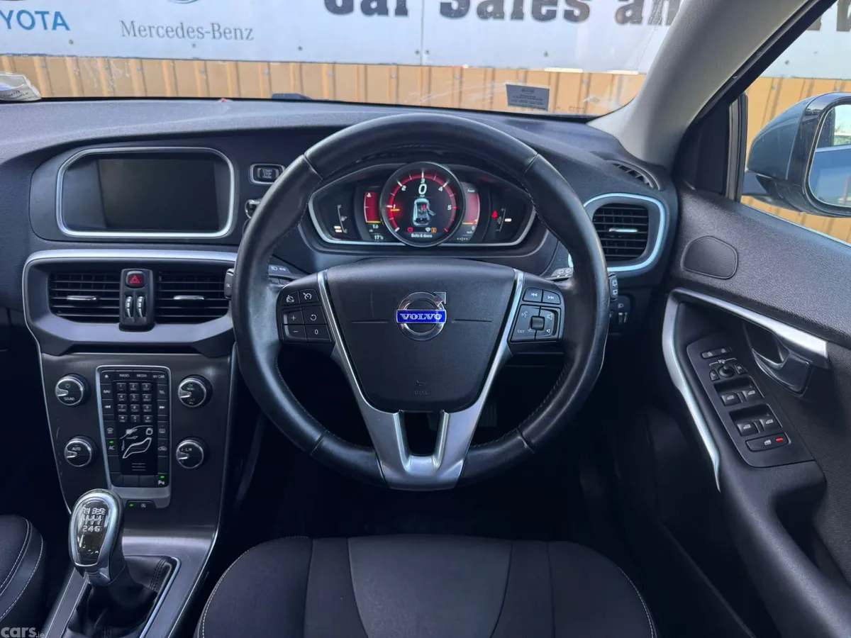 Volvo V40 Hatchback, Diesel, 2014, Blue