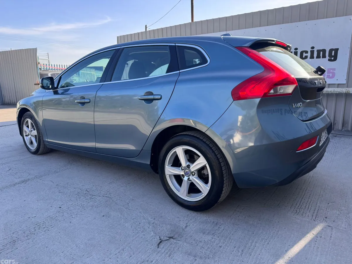 Volvo V40 Hatchback, Diesel, 2014, Blue