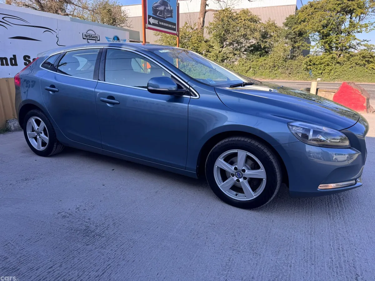 Volvo V40 Hatchback, Diesel, 2014, Blue