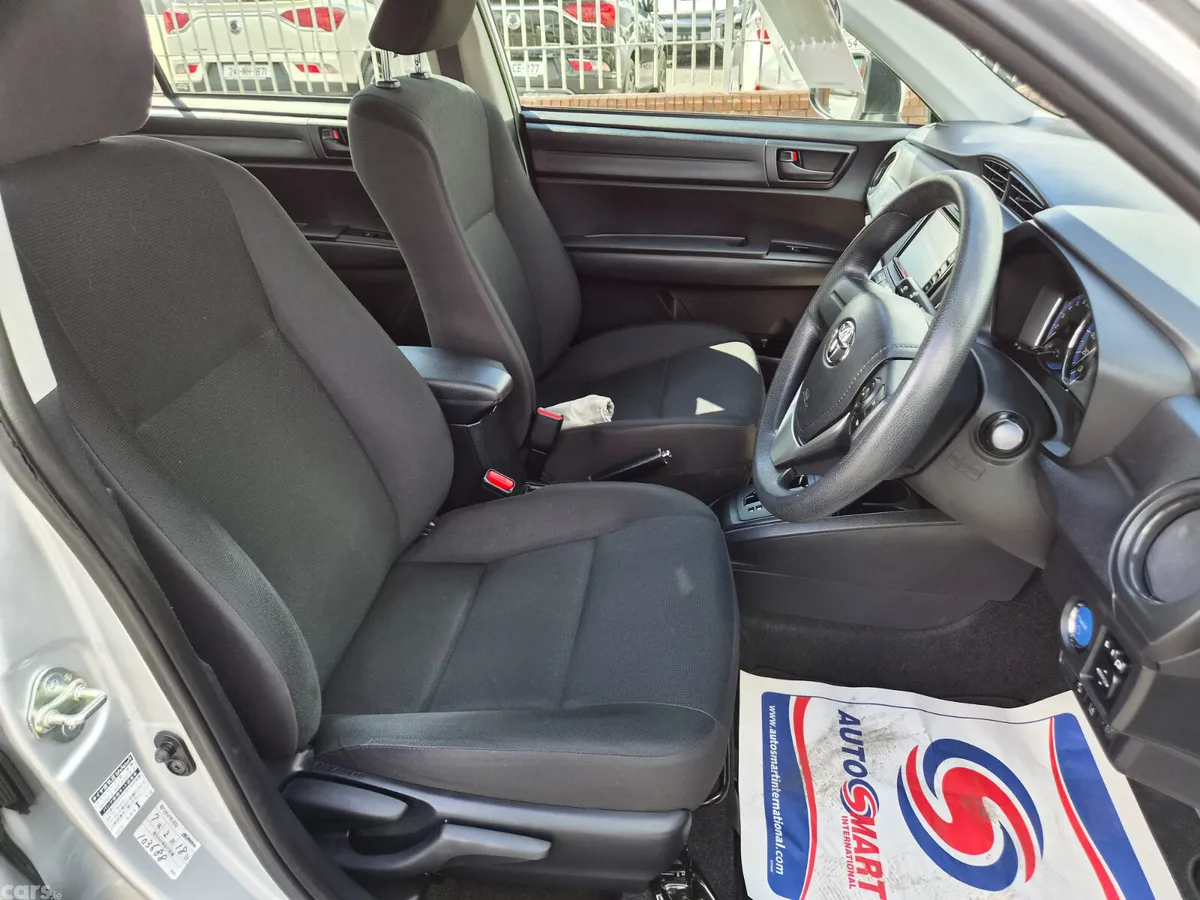 Toyota Corolla Saloon, Petrol Hybrid, 2020, Silver