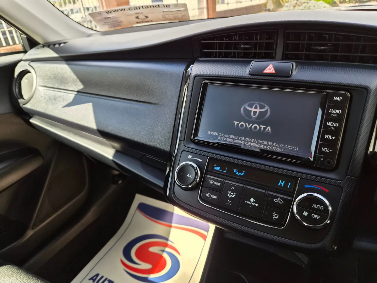 Toyota Corolla Saloon, Petrol Hybrid, 2020, Silver