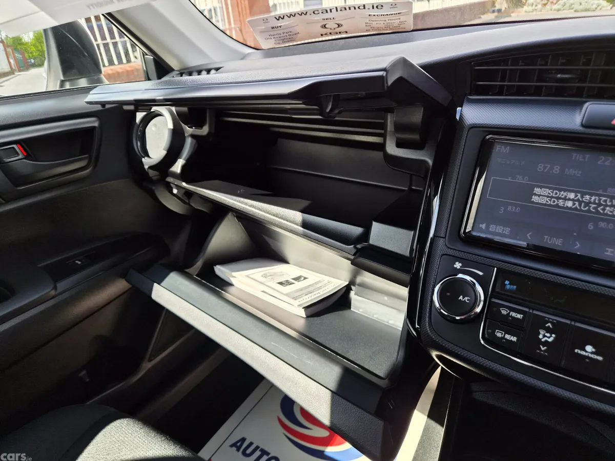 Toyota Corolla Saloon, Petrol Hybrid, 2020, Silver