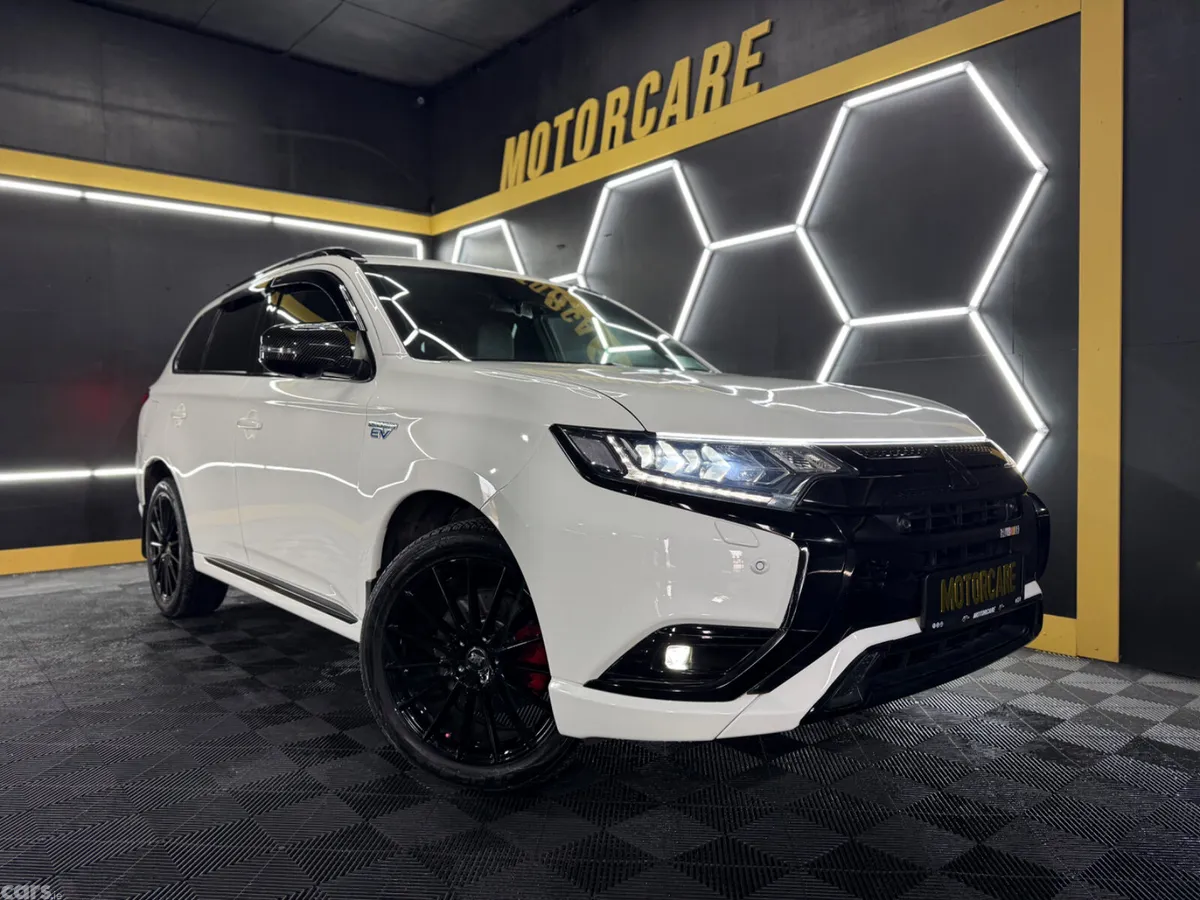 Mitsubishi Outlander SUV, Petrol Plug-in Hybrid, 2019, White