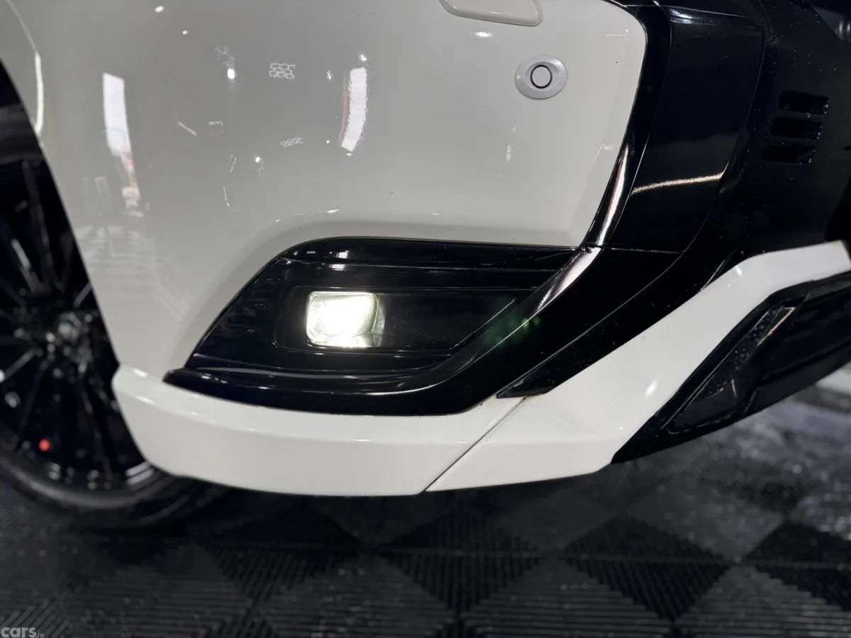 Mitsubishi Outlander SUV, Petrol Plug-in Hybrid, 2019, White