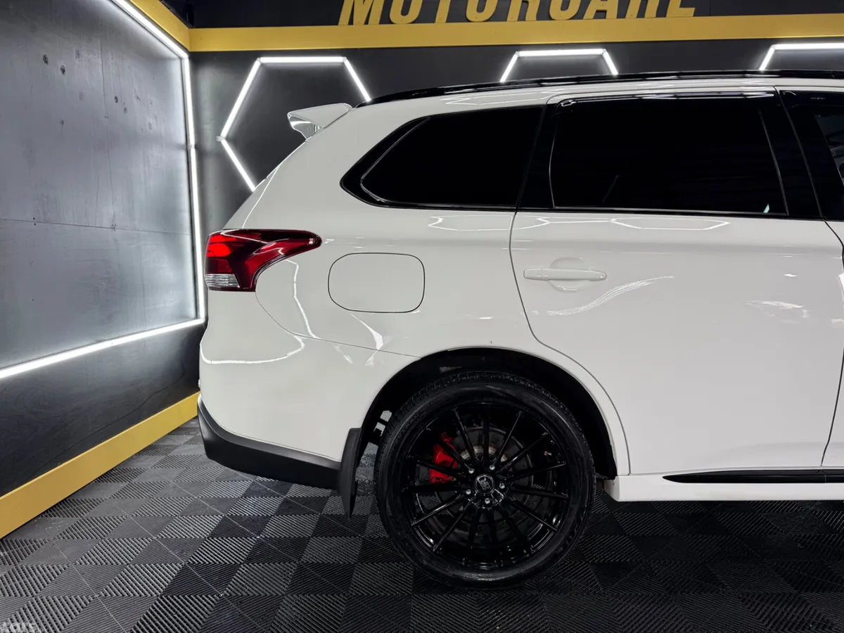 Mitsubishi Outlander SUV, Petrol Plug-in Hybrid, 2019, White