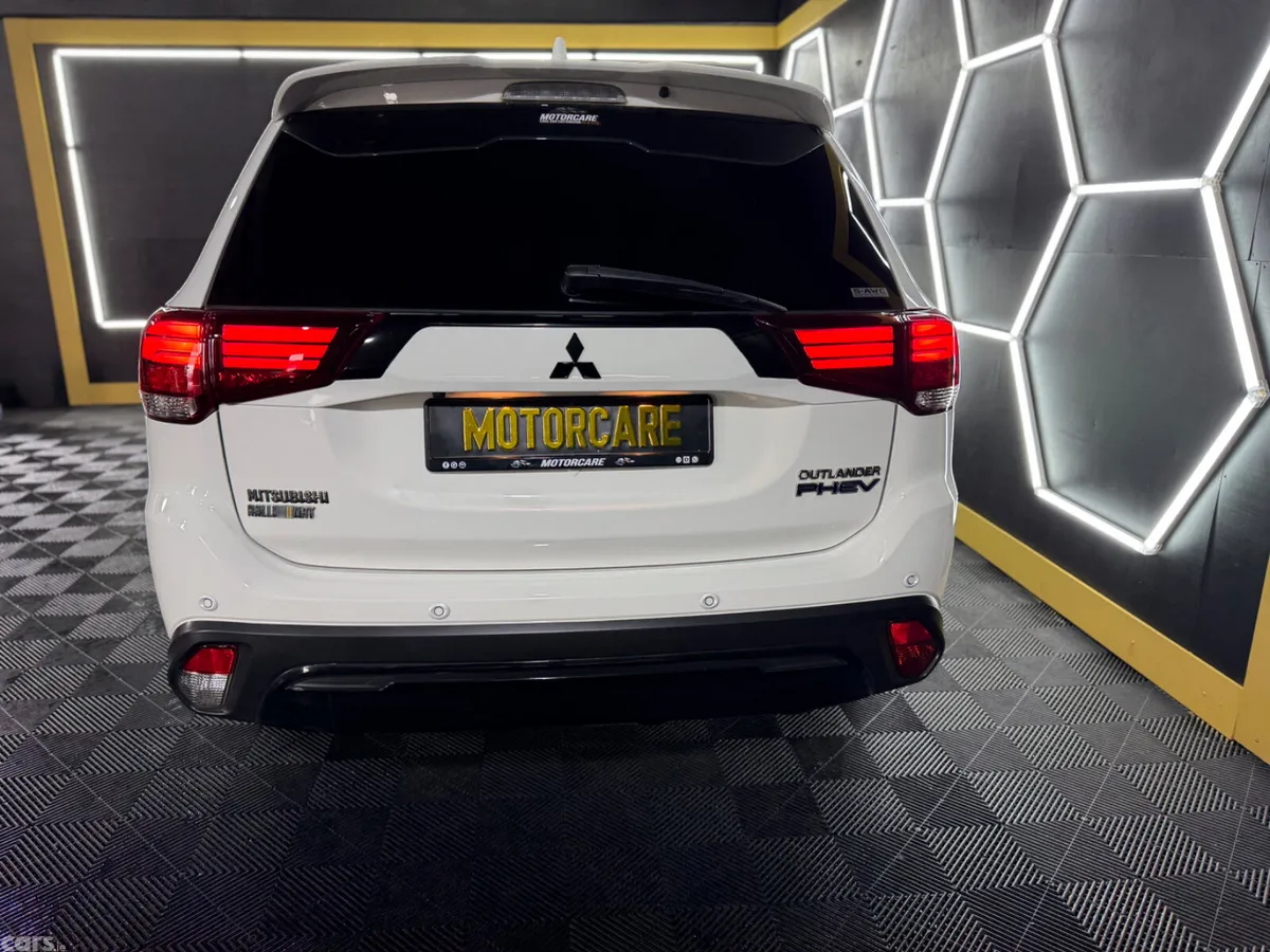 Mitsubishi Outlander SUV, Petrol Plug-in Hybrid, 2019, White