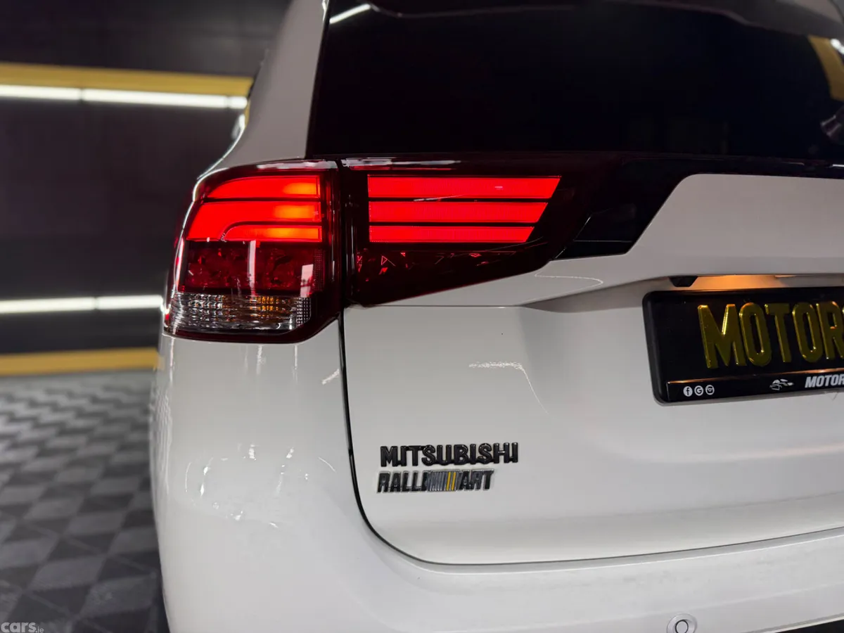 Mitsubishi Outlander SUV, Petrol Plug-in Hybrid, 2019, White