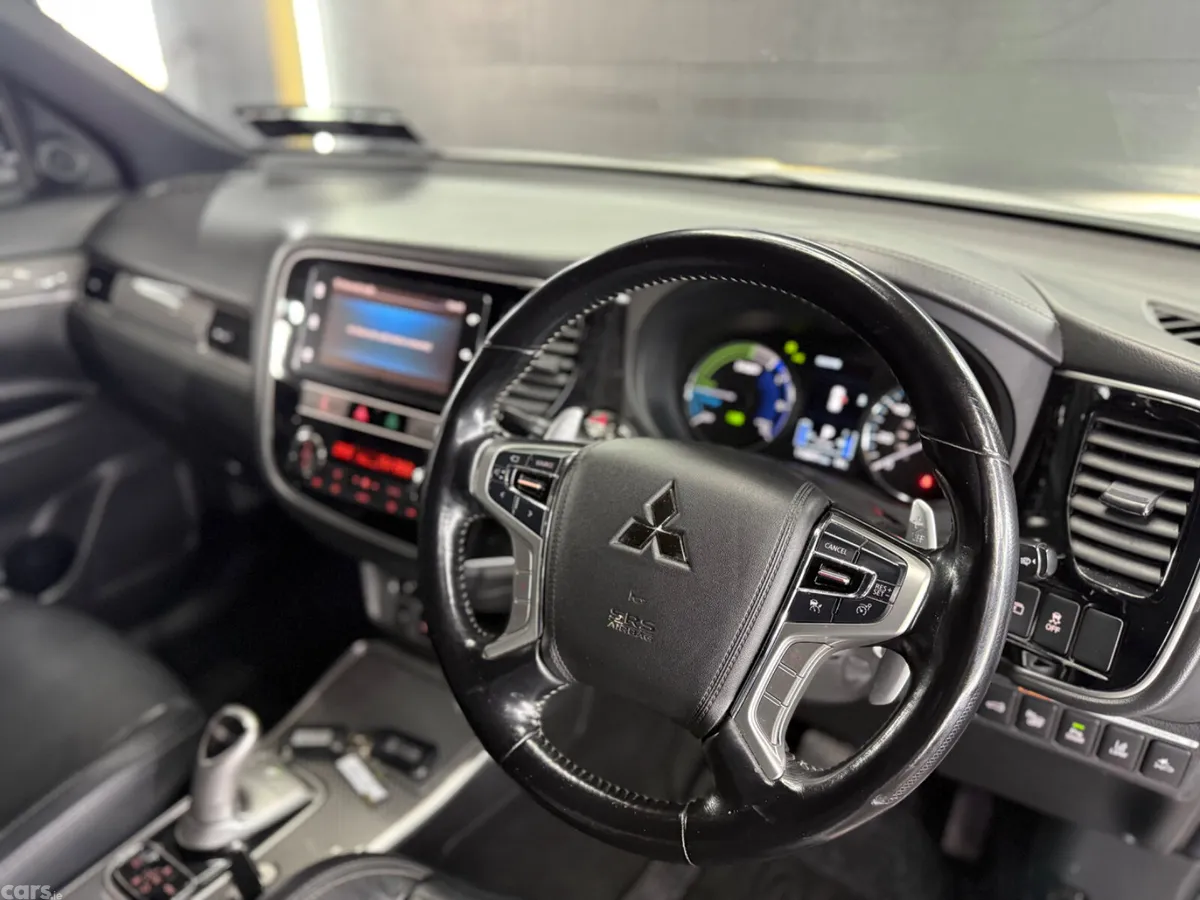 Mitsubishi Outlander SUV, Petrol Plug-in Hybrid, 2019, White