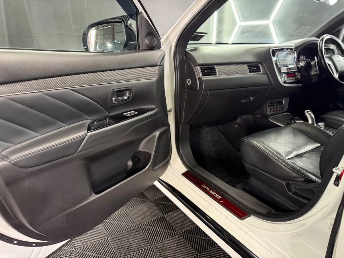 Mitsubishi Outlander SUV, Petrol Plug-in Hybrid, 2019, White