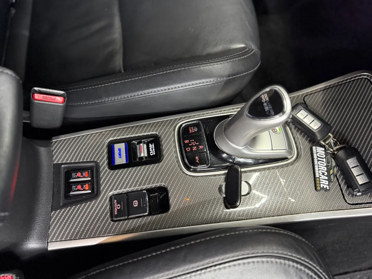 Mitsubishi Outlander SUV, Petrol Plug-in Hybrid, 2019, White
