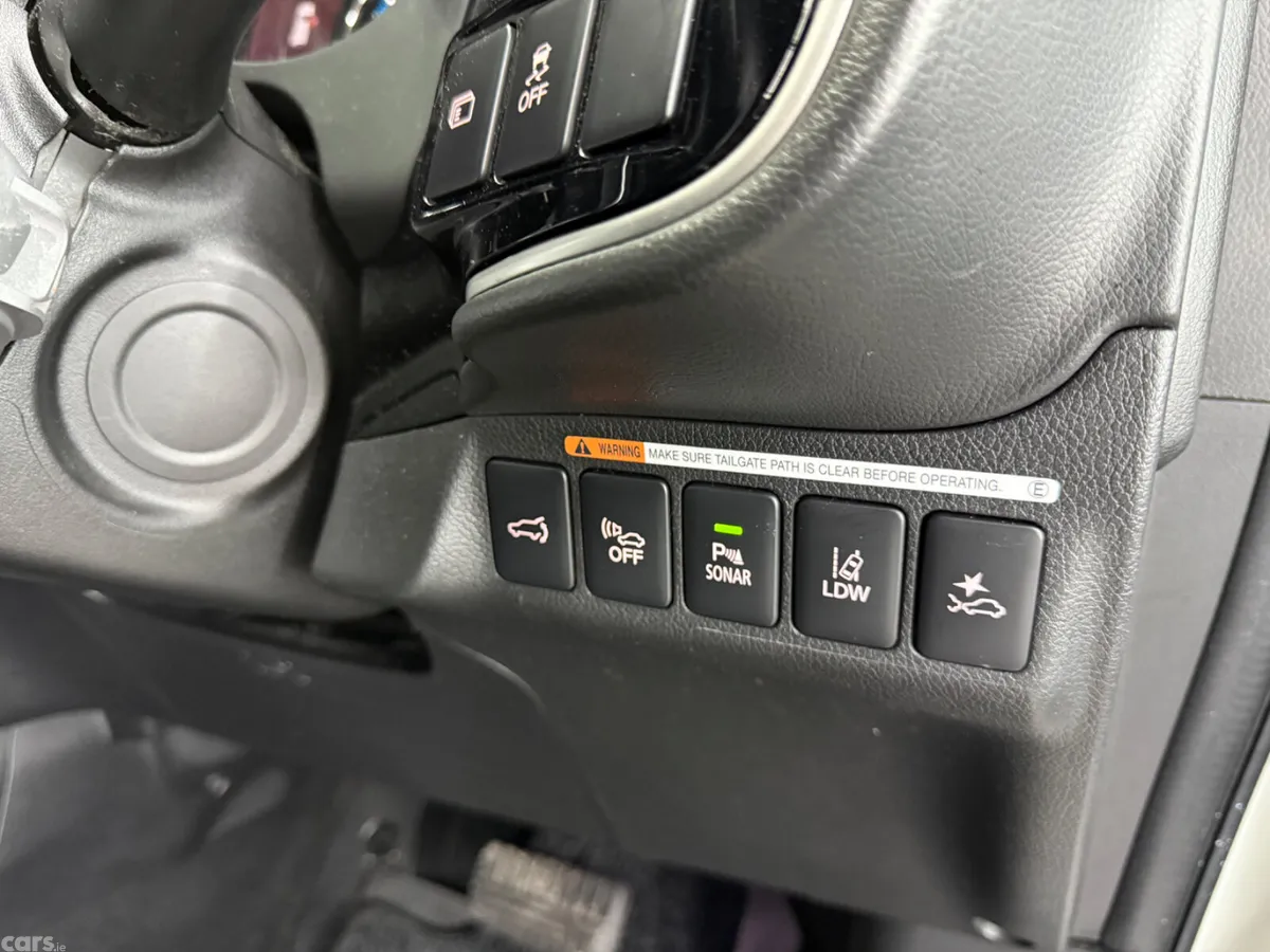 Mitsubishi Outlander SUV, Petrol Plug-in Hybrid, 2019, White