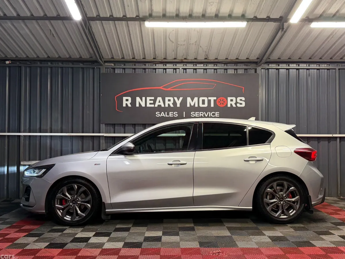 Ford Focus Hatchback, Diesel, 2022, Grey
