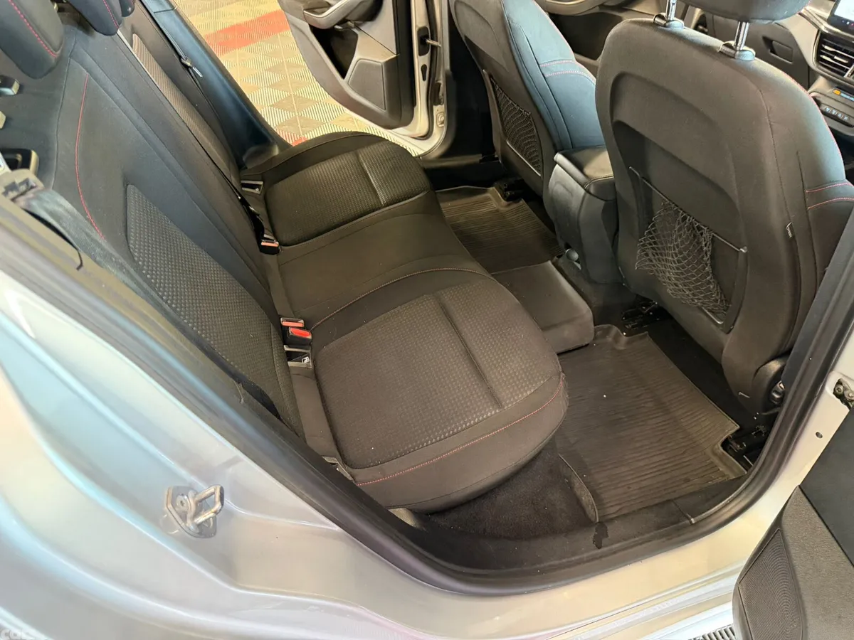 Ford Focus Hatchback, Diesel, 2022, Grey