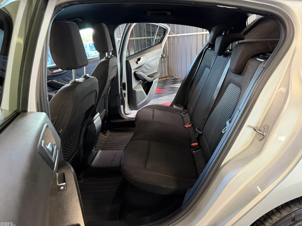 Ford Focus Hatchback, Diesel, 2022, Grey