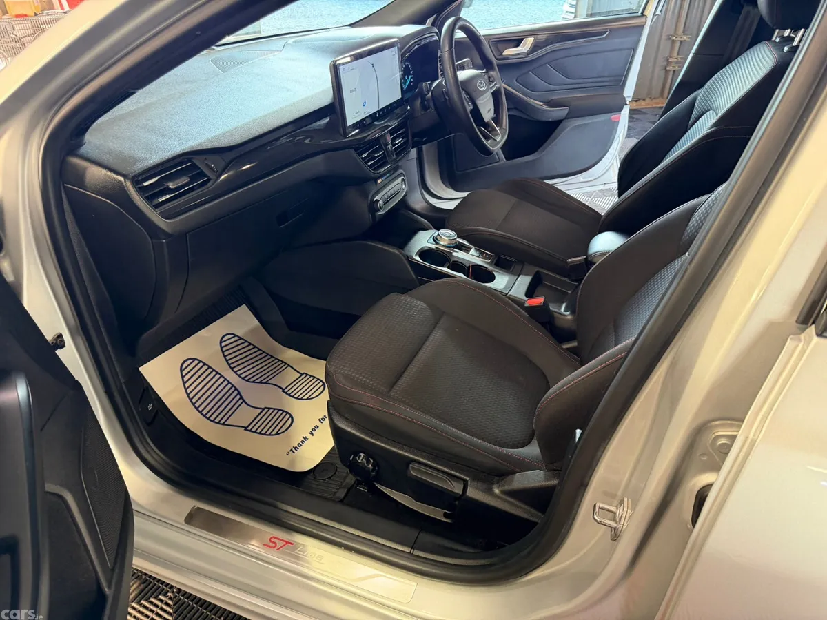 Ford Focus Hatchback, Diesel, 2022, Grey
