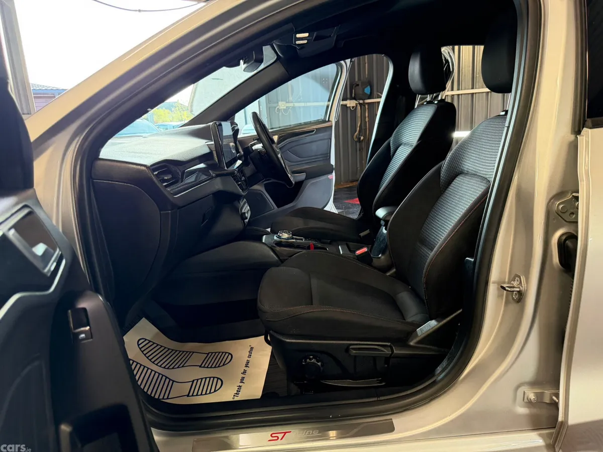 Ford Focus Hatchback, Diesel, 2022, Grey