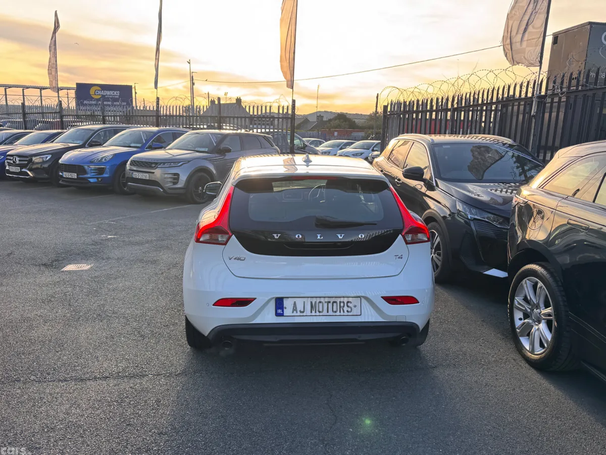 Volvo V40 Hatchback, Petrol, 2013, White