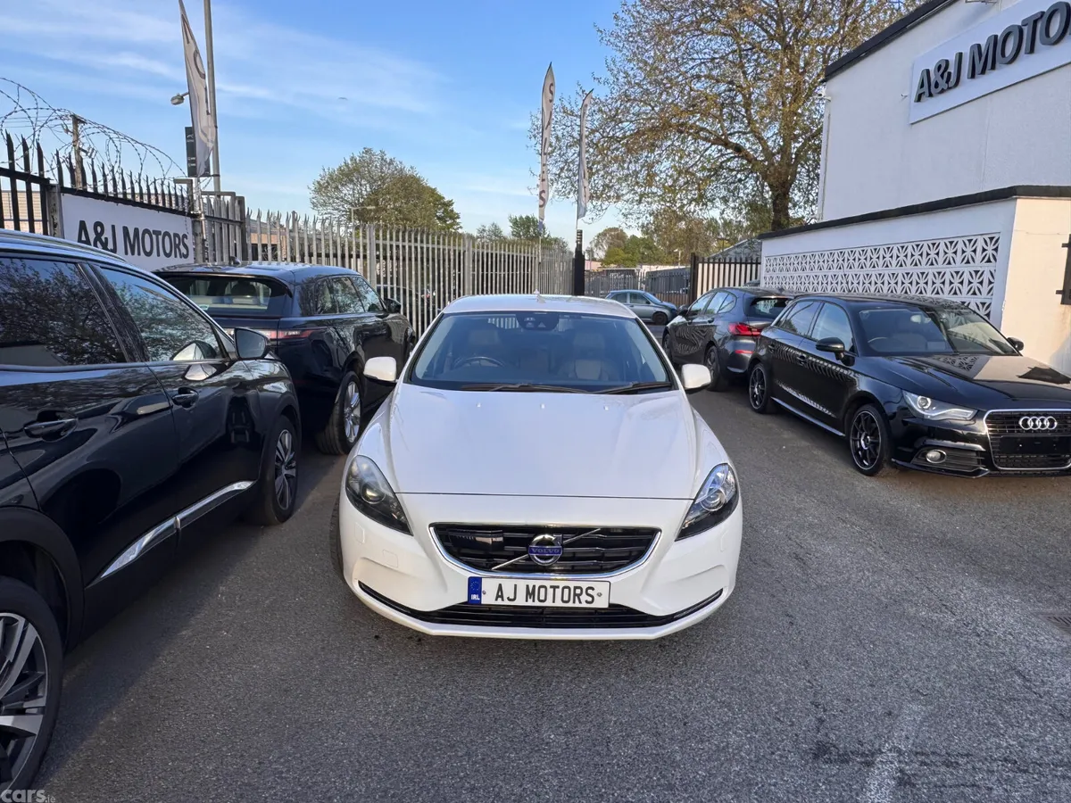 Volvo V40 Hatchback, Petrol, 2013, White