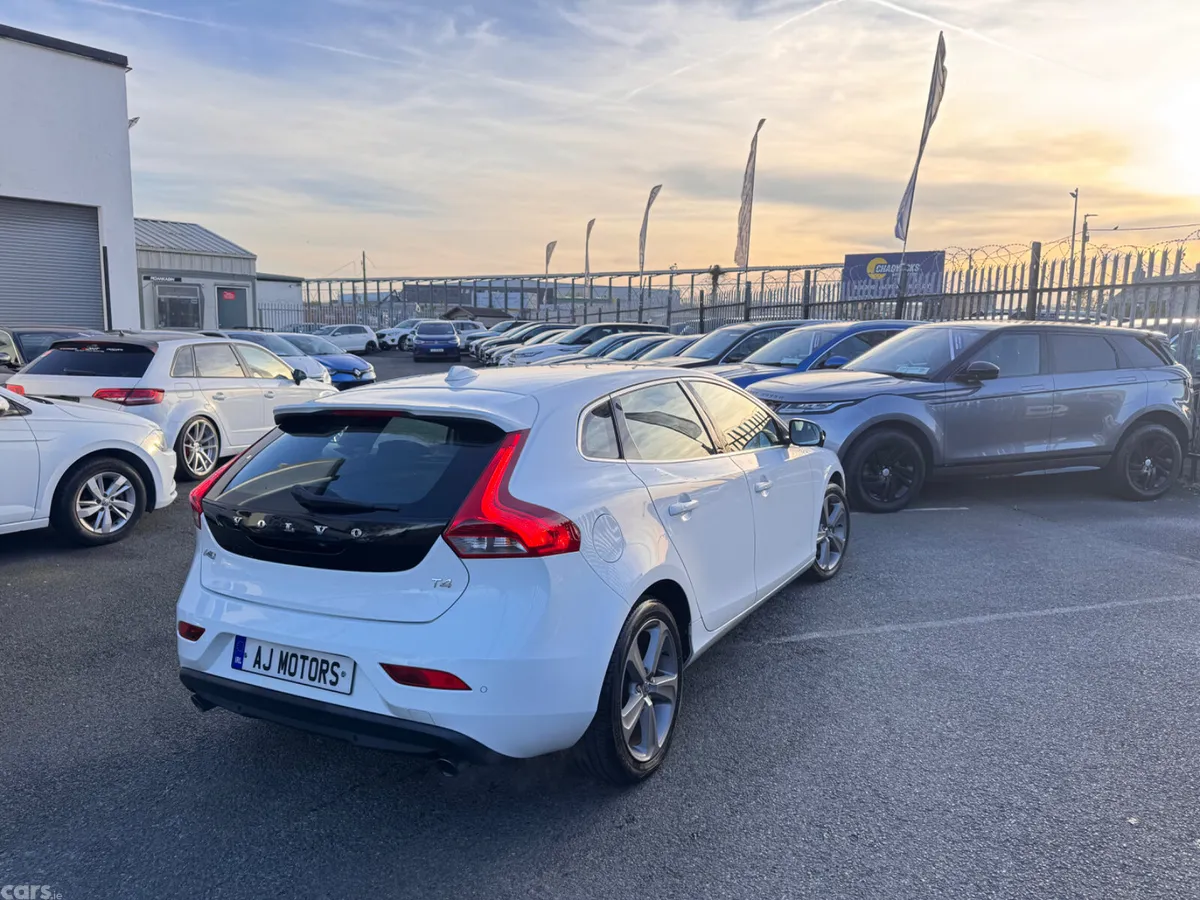 Volvo V40 Hatchback, Petrol, 2013, White