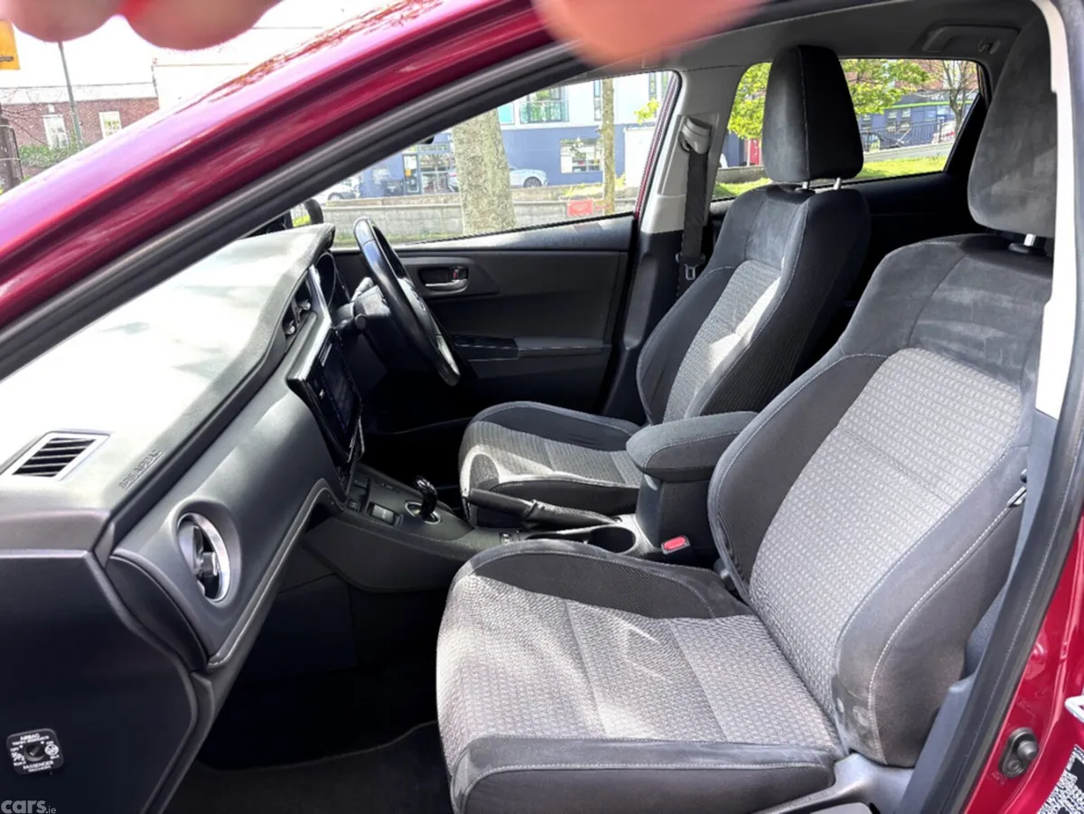 Toyota Auris Hatchback, Petrol Hybrid, 2018, Red