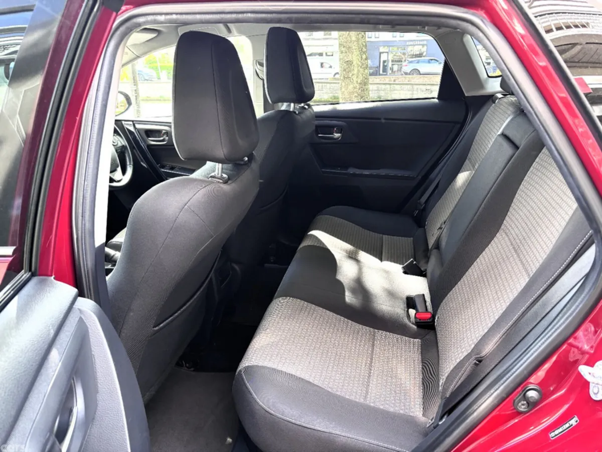 Toyota Auris Hatchback, Petrol Hybrid, 2018, Red