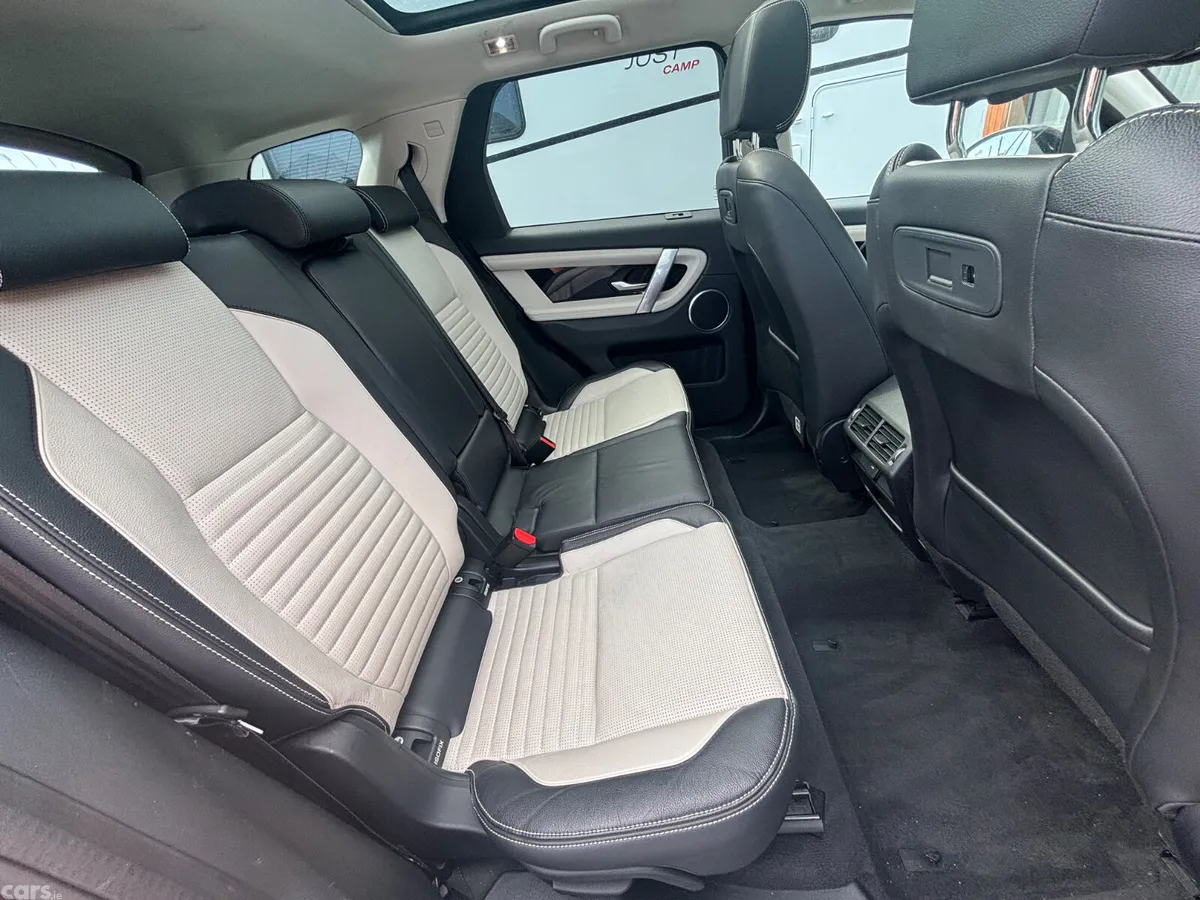 Land Rover Discovery SUV, Petrol Hybrid, 2022, Blue
