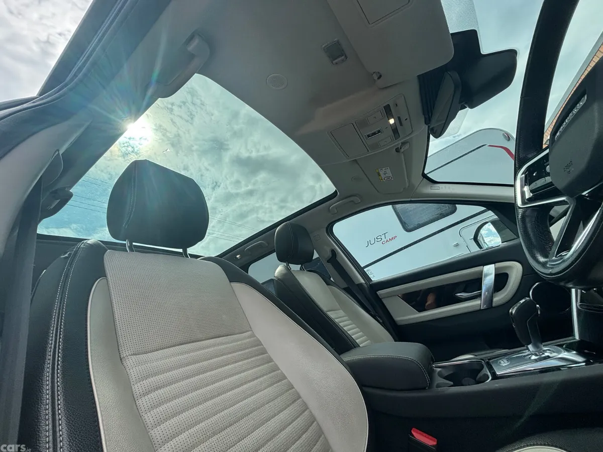 Land Rover Discovery SUV, Petrol Hybrid, 2022, Blue