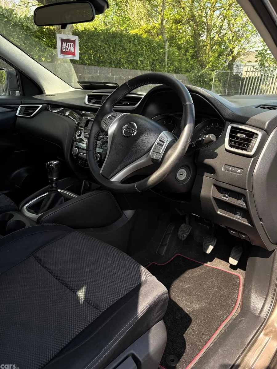 Nissan Qashqai Hatchback, Diesel, 2014, Brown
